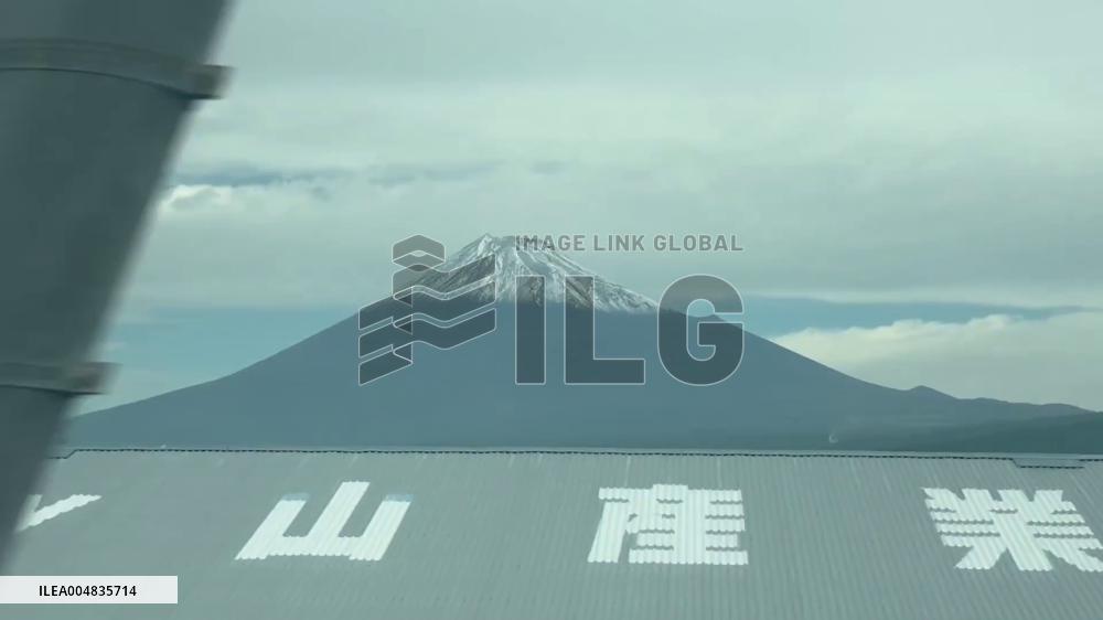 Japan: Mount Fuji Gets First Snowcap of Season 2