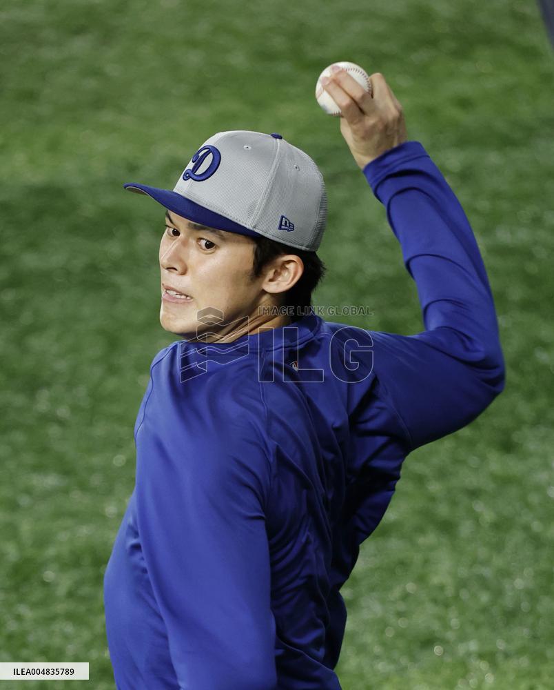 Baseball: Dodgers pitcher Sasaki ahead of World Series