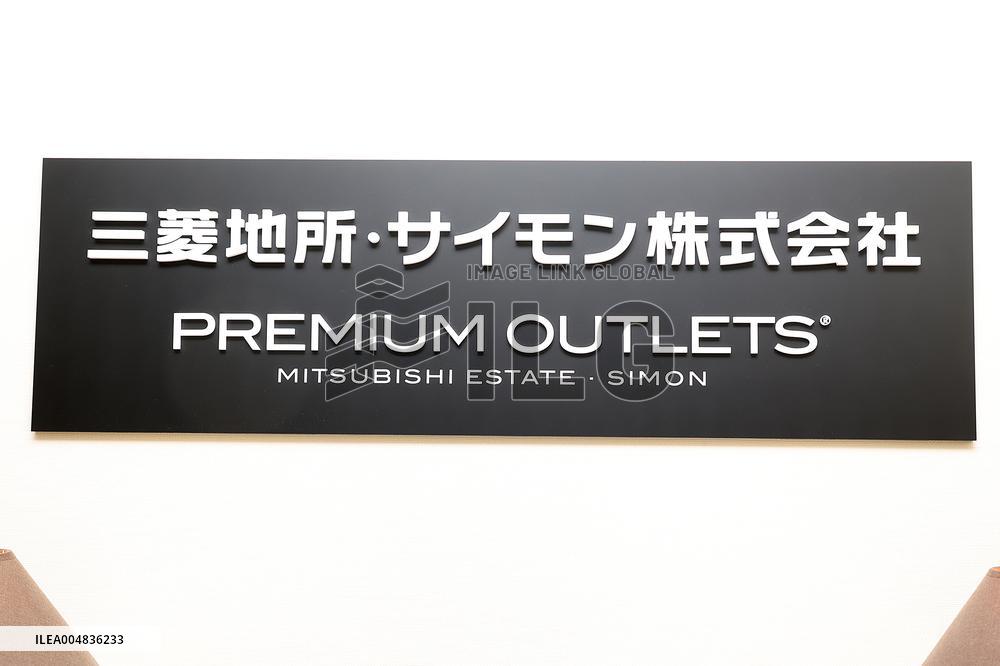 Mitsubishi Estate Simon signboard and logo