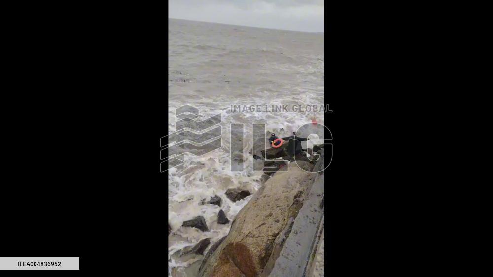 China: Winter Swimmer Saves Man from Rough Seas in Jiangsu