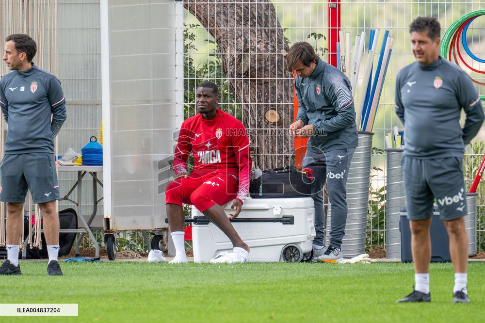 Paul Pogba Undergoes Medical Treatment During Training - La Turbie