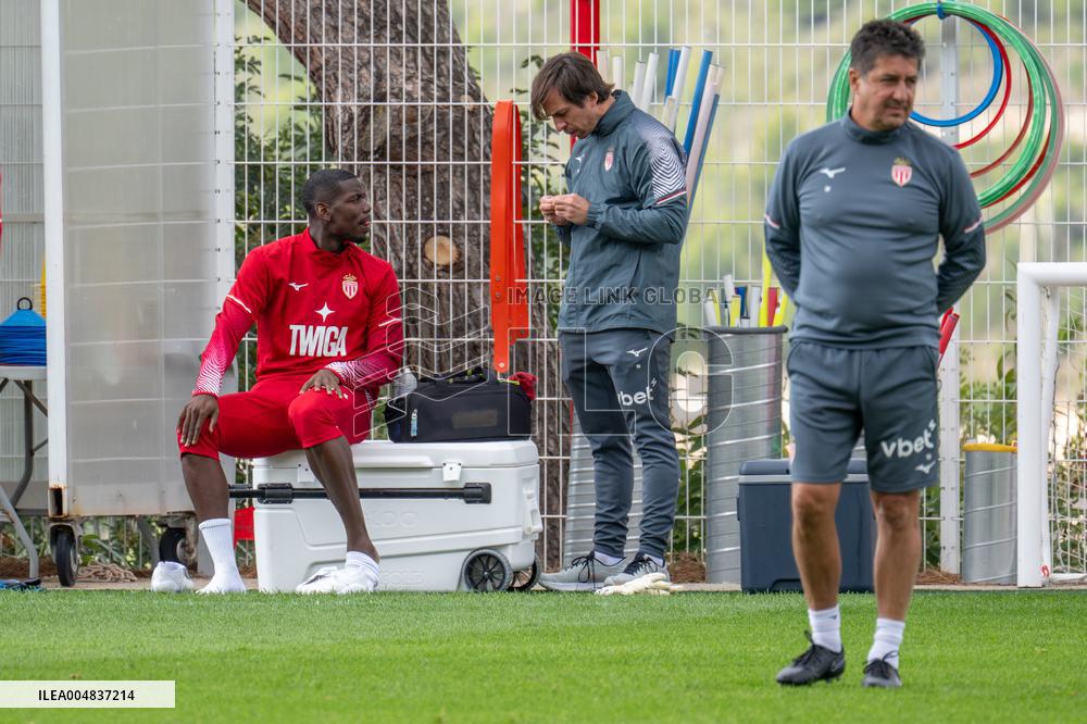 Paul Pogba Undergoes Medical Treatment During Training - La Turbie