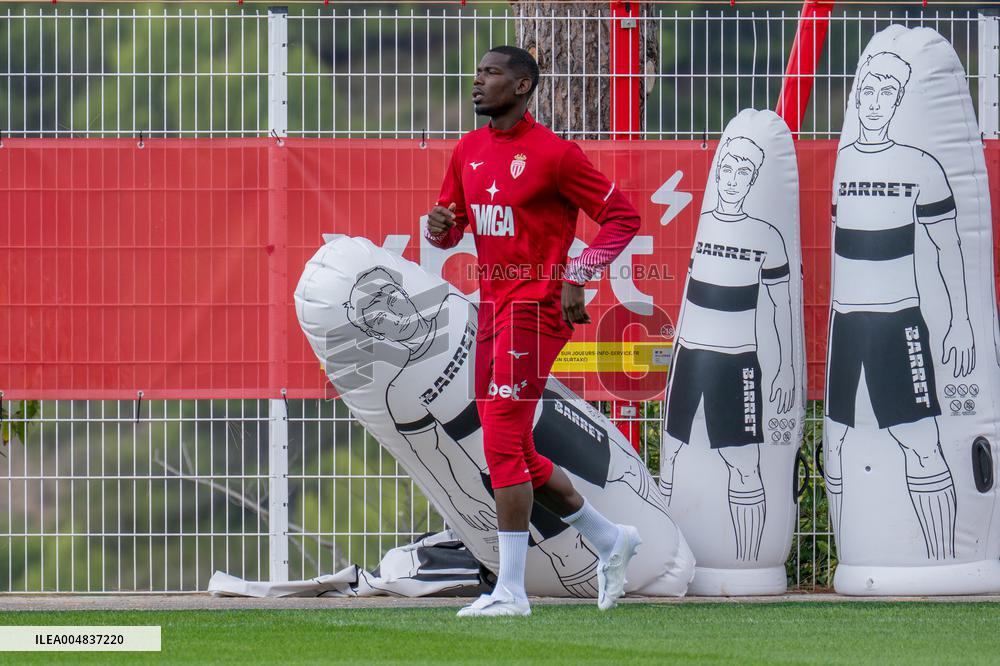 Paul Pogba Undergoes Medical Treatment During Training - La Turbie
