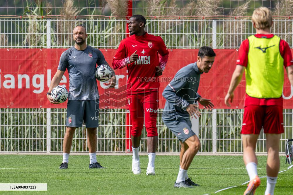 Paul Pogba Undergoes Medical Treatment During Training - La Turbie