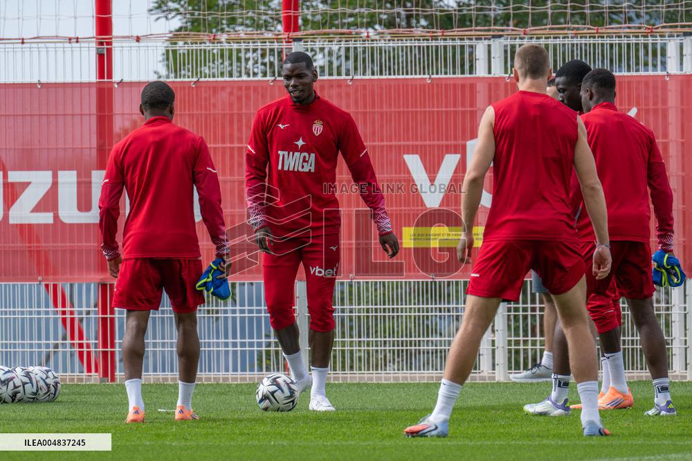 Paul Pogba Undergoes Medical Treatment During Training - La Turbie
