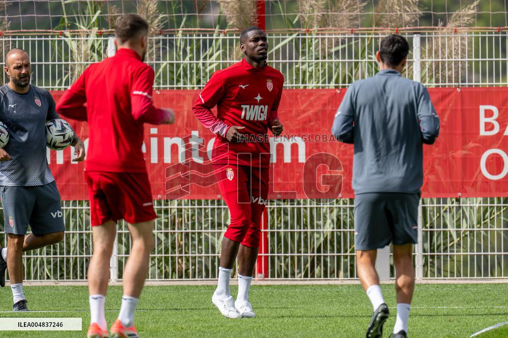 Paul Pogba Undergoes Medical Treatment During Training - La Turbie
