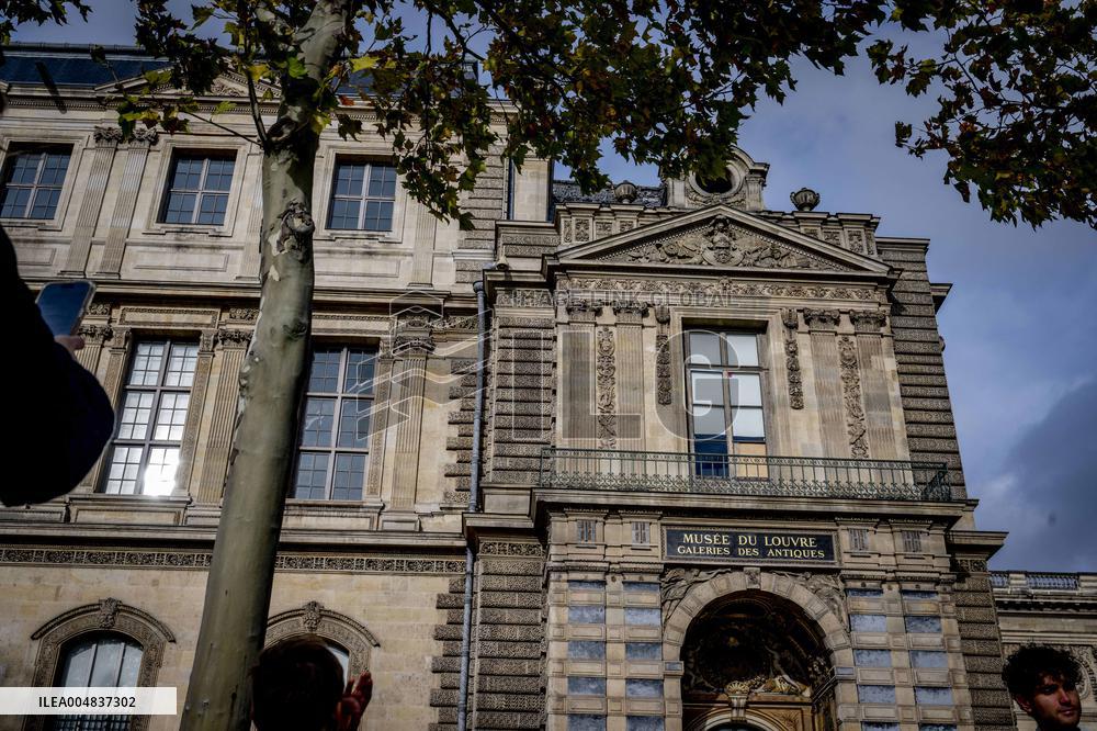 Louvre Museum Robbery Broken Window - Paris