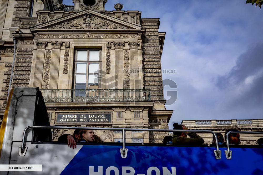 Louvre Museum Robbery Broken Window - Paris