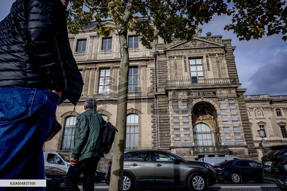 Louvre Museum Robbery Broken Window - Paris