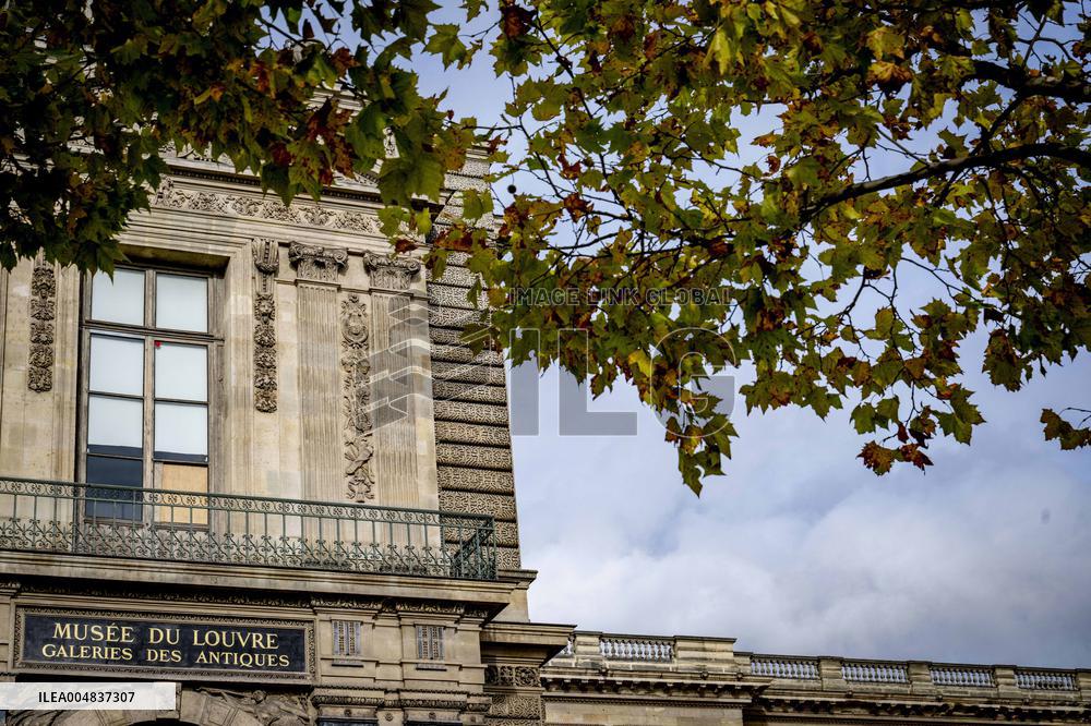 Louvre Museum Robbery Broken Window - Paris