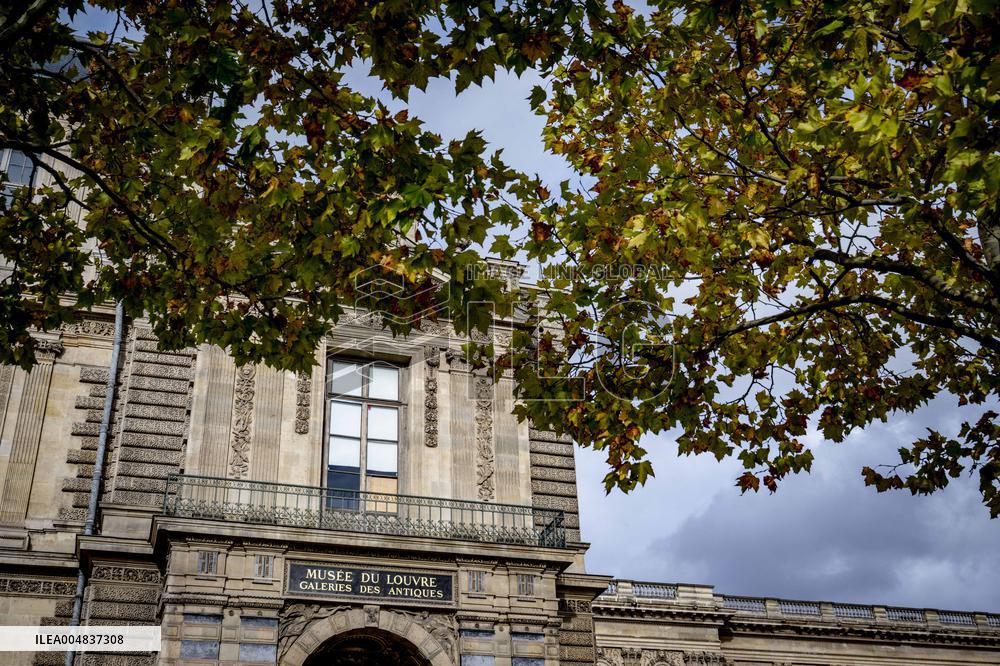 Louvre Museum Robbery Broken Window - Paris