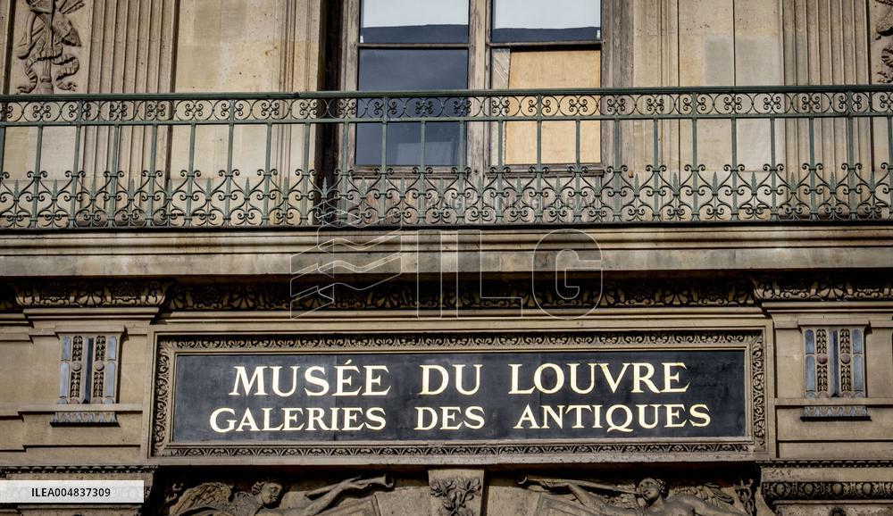 Louvre Museum Robbery Broken Window - Paris