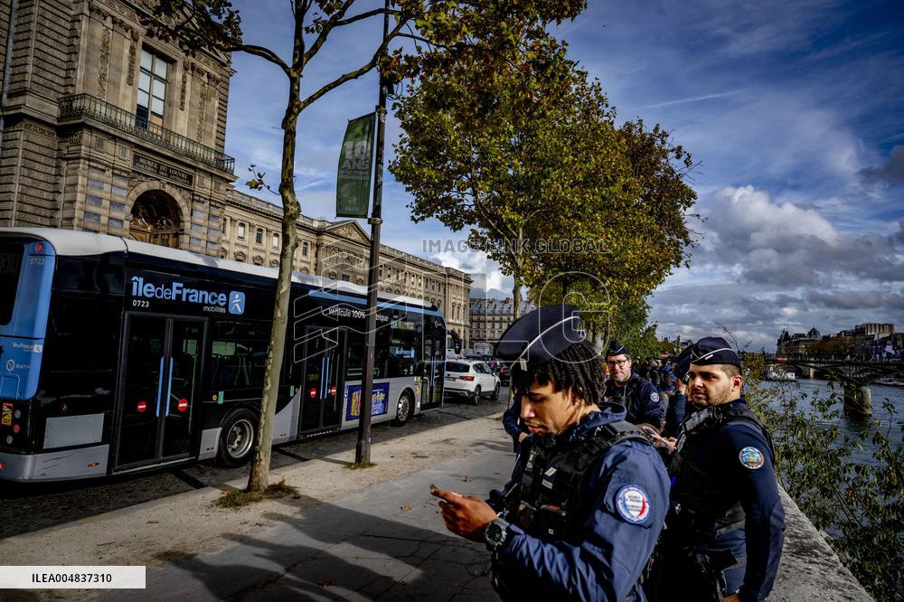 Louvre Museum Robbery Broken Window - Paris