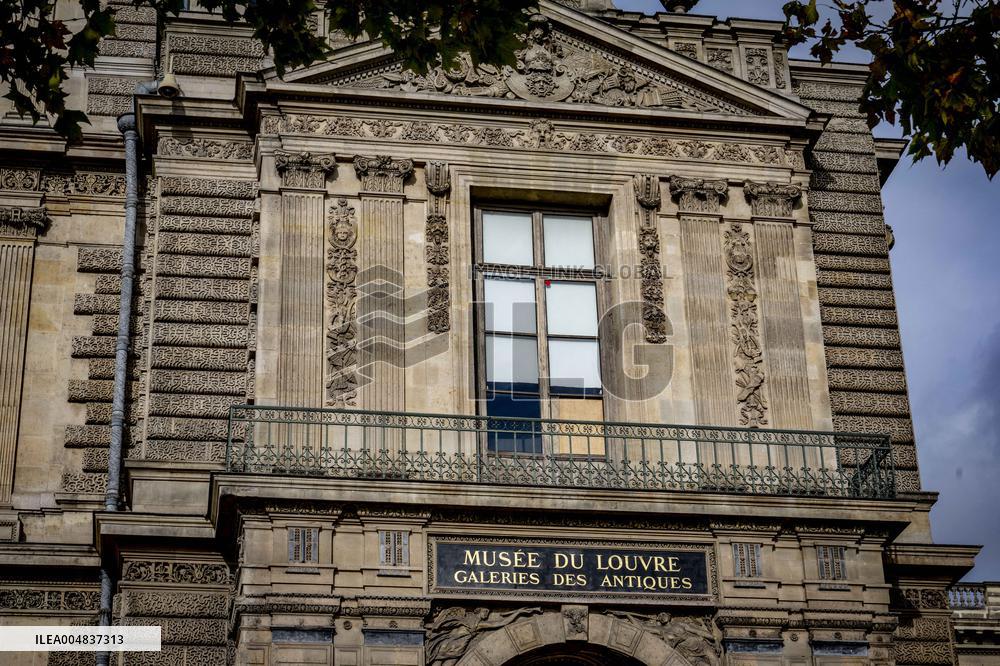Louvre Museum Robbery Broken Window - Paris