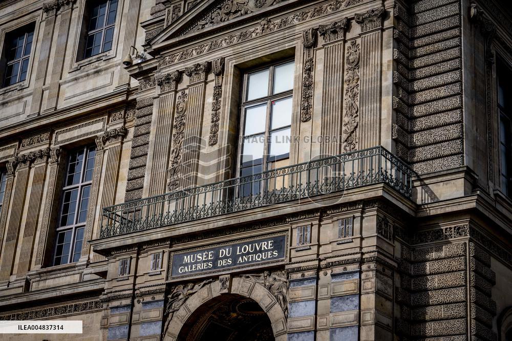 Louvre Museum Robbery Broken Window - Paris