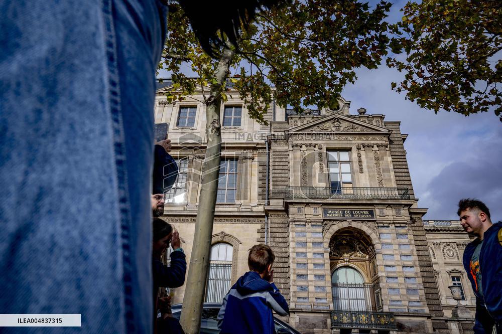 Louvre Museum Robbery Broken Window - Paris