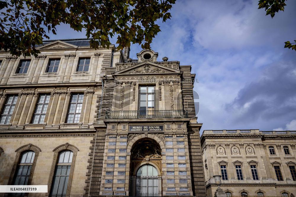 Louvre Museum Robbery Broken Window - Paris