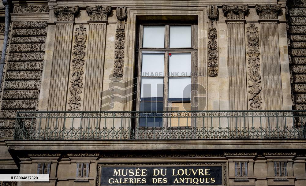 Louvre Museum Robbery Broken Window - Paris