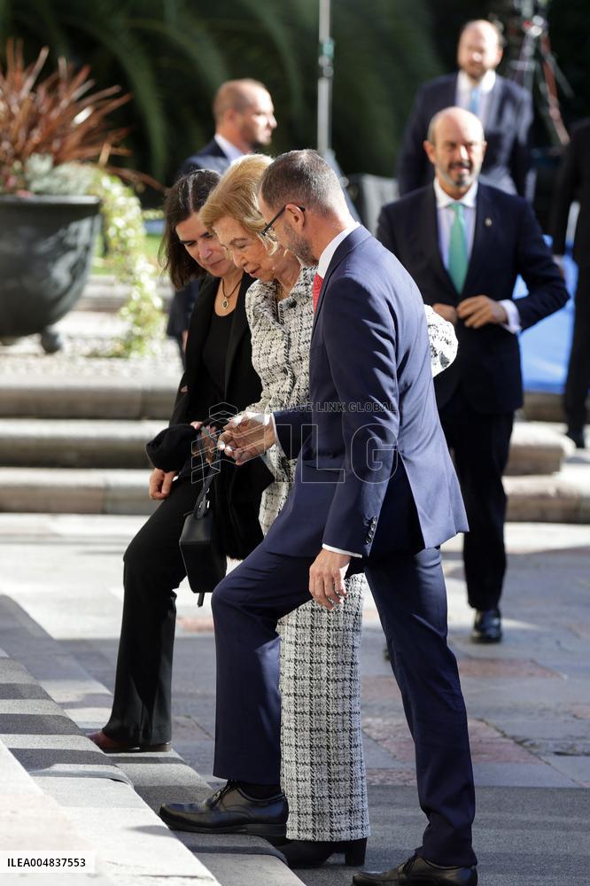 Queen Sofia arrives at the Reconquista Hotel