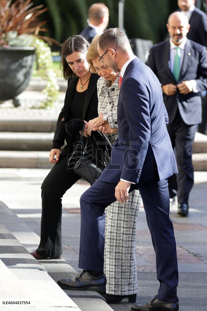 Queen Sofia arrives at the Reconquista Hotel