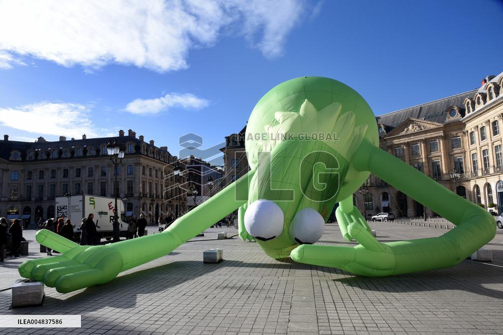 Giant Inflatable Kermit The Frog Installation - Paris
