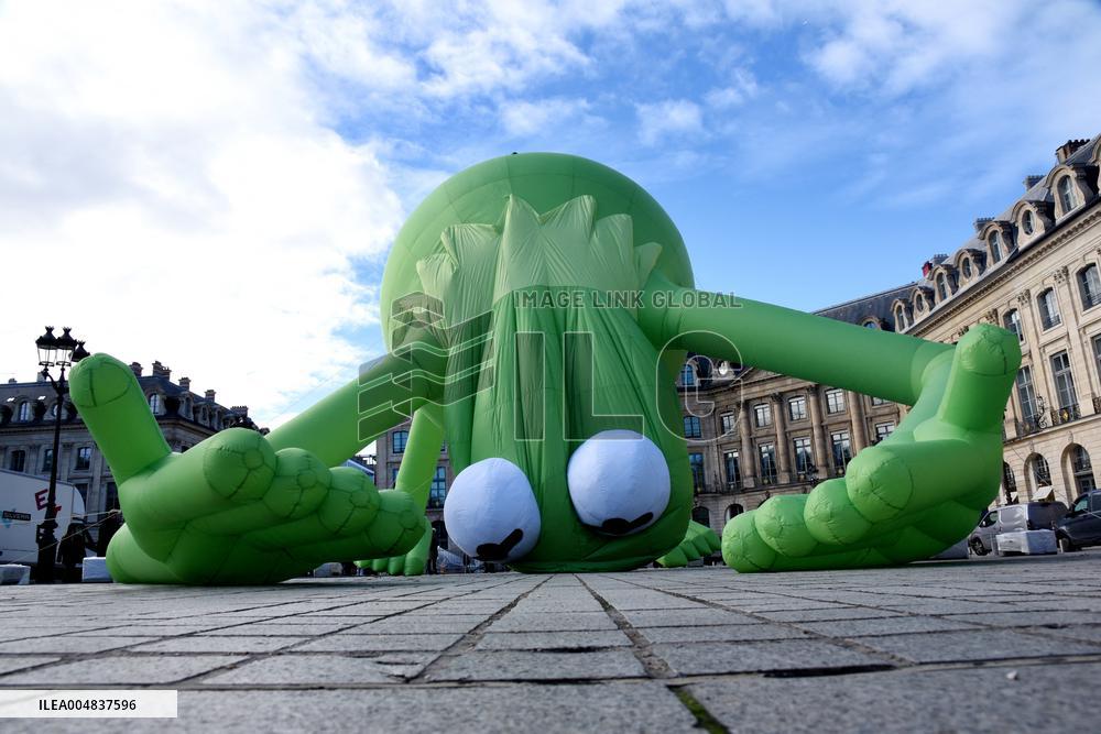 Giant Inflatable Kermit The Frog Installation - Paris