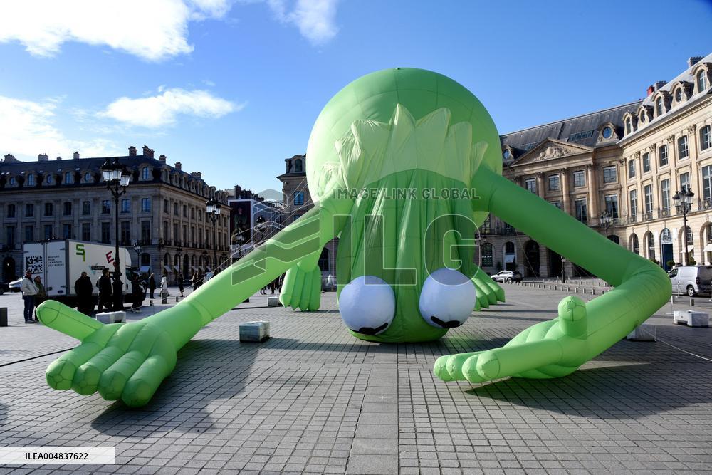 Giant Inflatable Kermit The Frog Installation - Paris