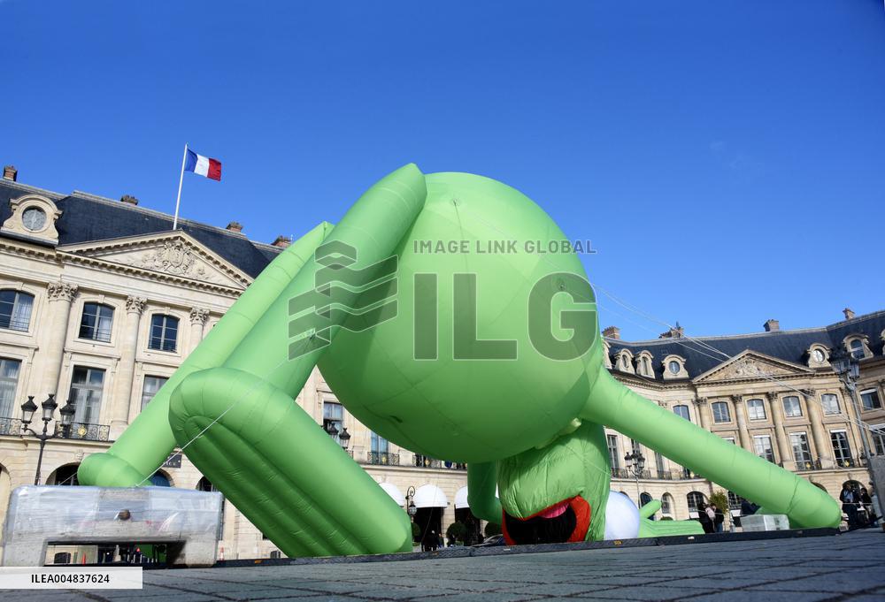 Giant Inflatable Kermit The Frog Installation - Paris