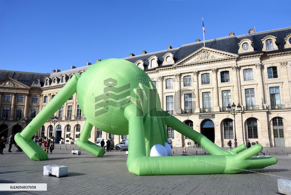 Giant Inflatable Kermit The Frog Installation - Paris