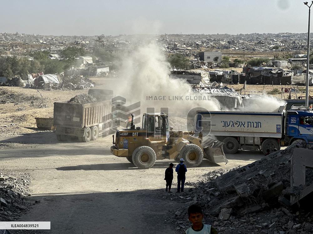 Cleanup and Search Operations in Khan Yunis - Gaza Strip
