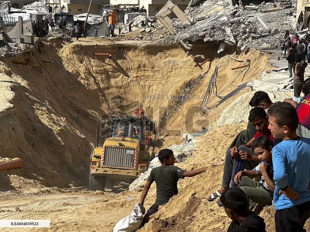 Cleanup and Search Operations in Khan Yunis - Gaza Strip