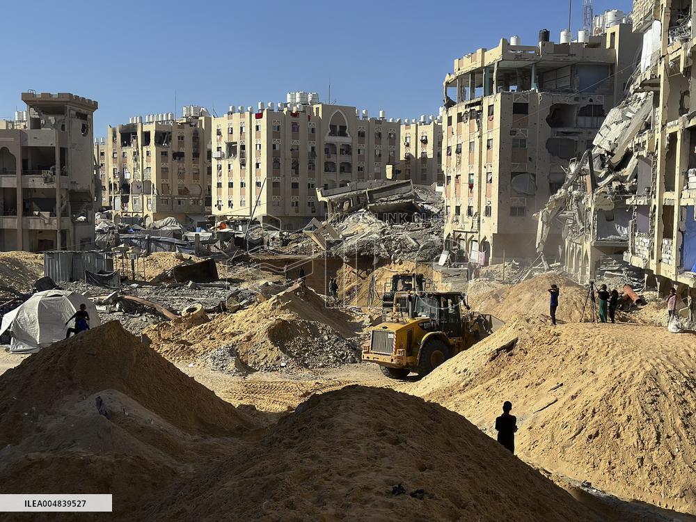 Cleanup and Search Operations in Khan Yunis - Gaza Strip