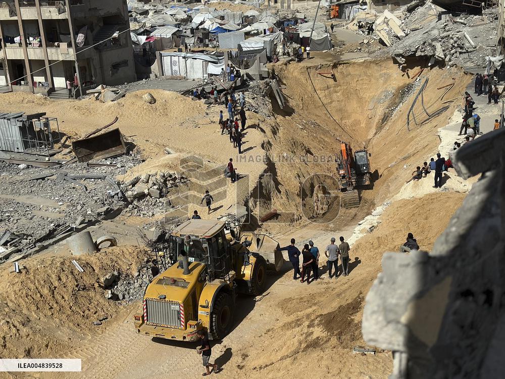 Cleanup and Search Operations in Khan Yunis - Gaza Strip