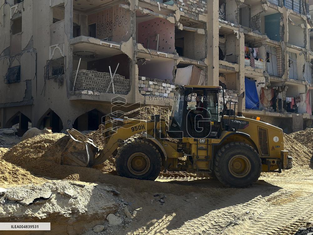 Cleanup and Search Operations in Khan Yunis - Gaza Strip