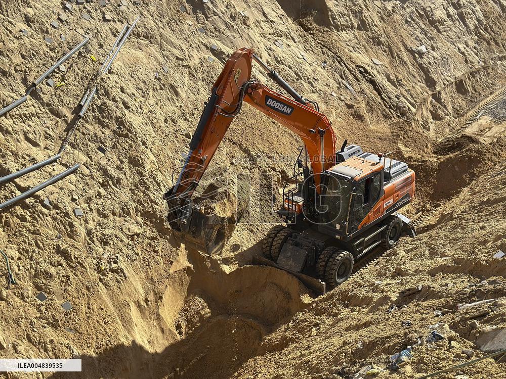 Cleanup and Search Operations in Khan Yunis - Gaza Strip