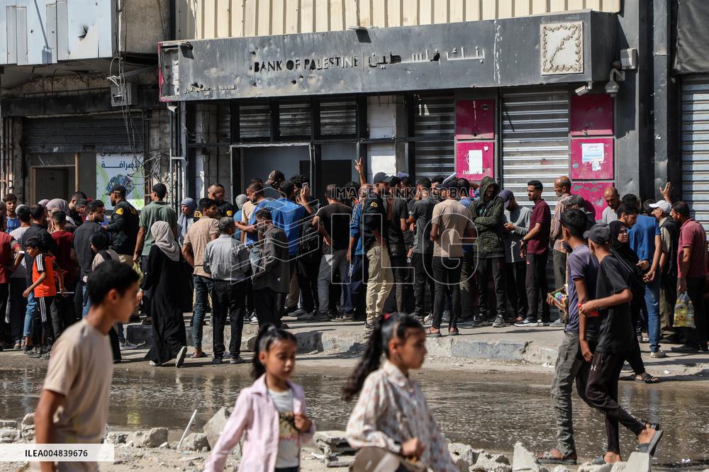 Gaza City Bank Reopens - Palestine