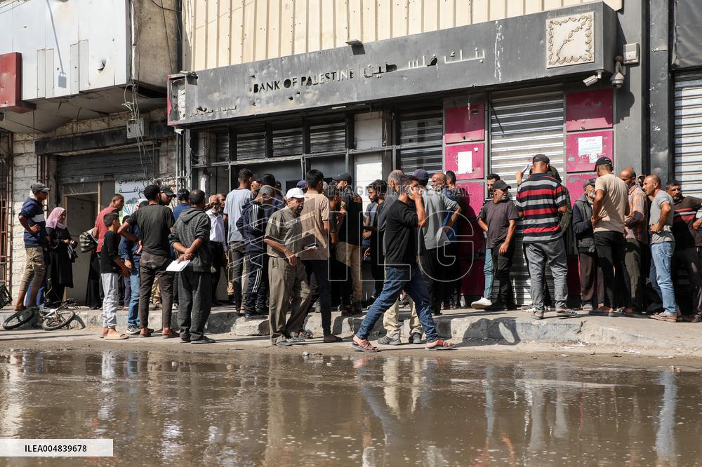 Gaza City Bank Reopens - Palestine