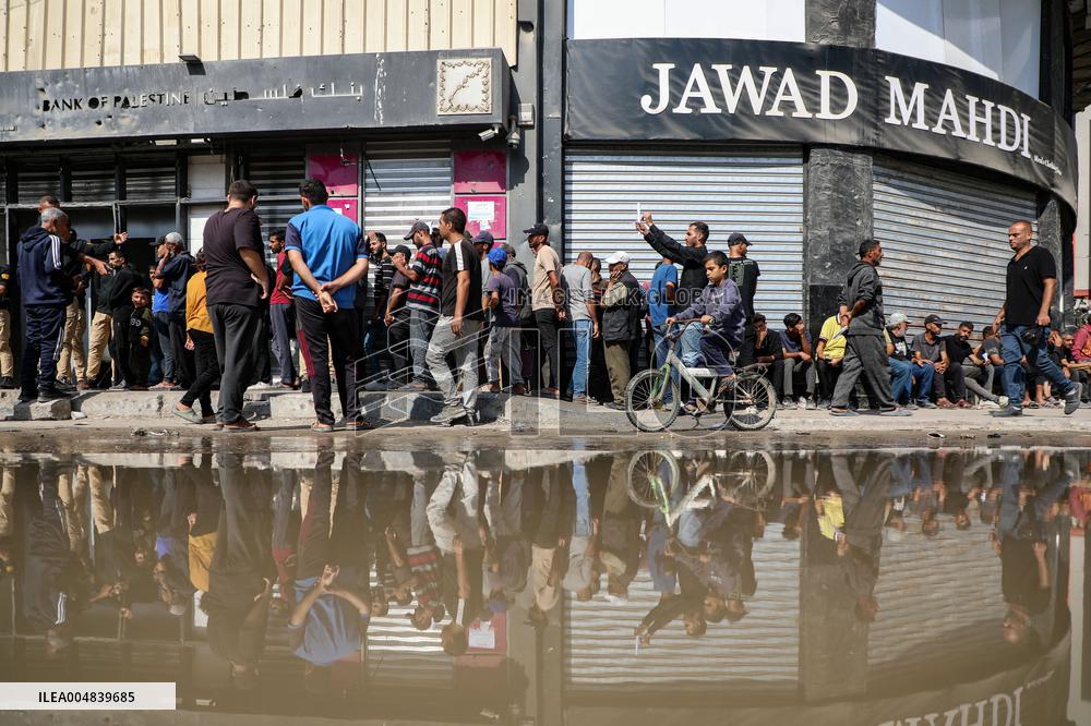 Gaza City Bank Reopens - Palestine