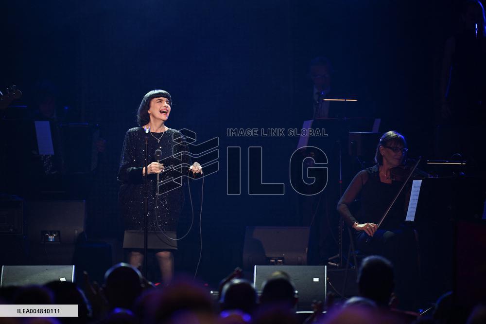 Mireille Matthieu Performs Live Concert At L'Olympia - Paris