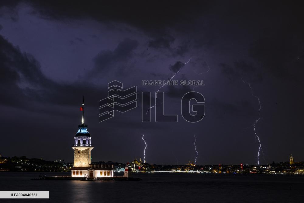 Lighting Strikes Illustrations During Nightime - Istanbul