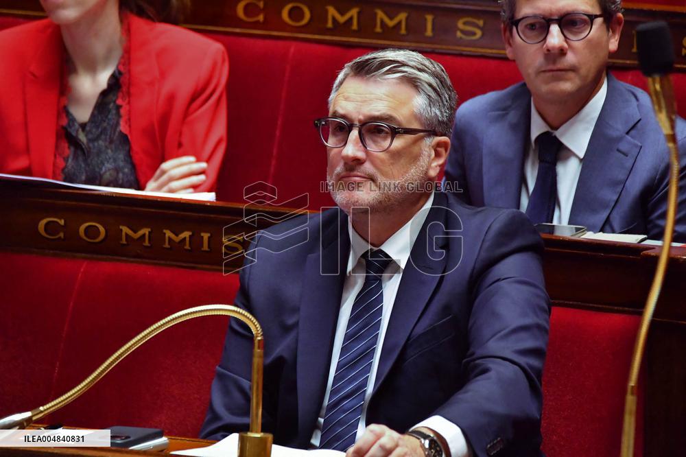 Debate and Vote To Postpone The Renewal Of Congress Members of New Caledonia - Paris