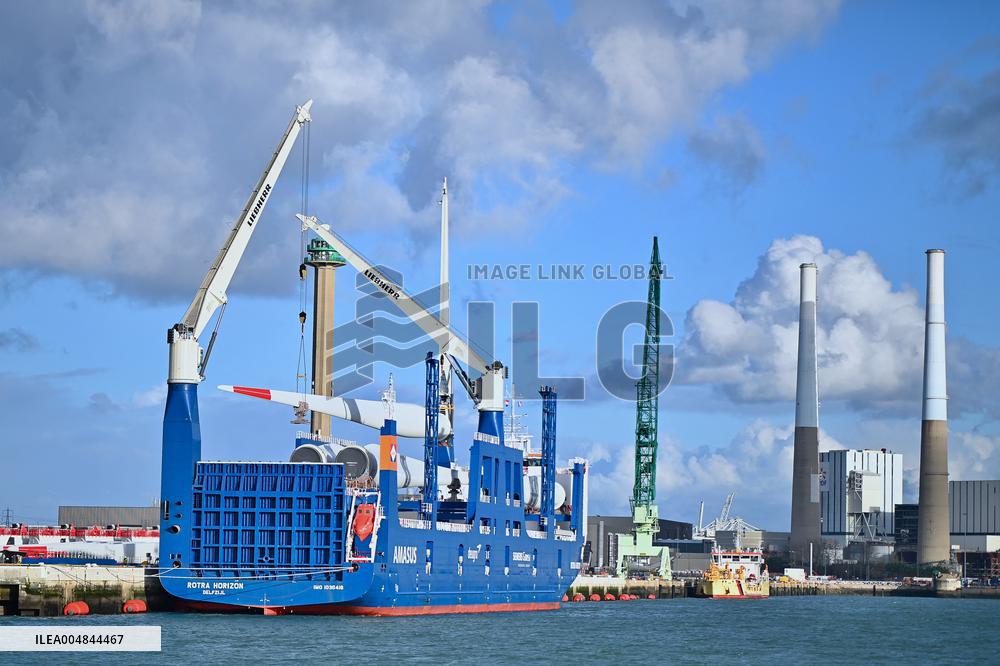 Illustrations Le Havre view from the coast