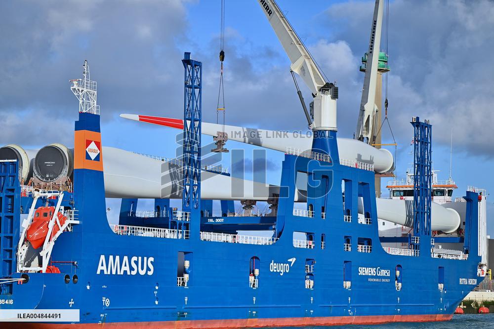 Illustrations Le Havre view from the coast