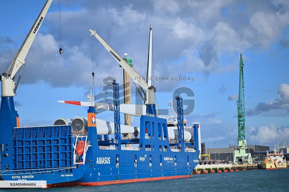 Illustrations Le Havre view from the coast