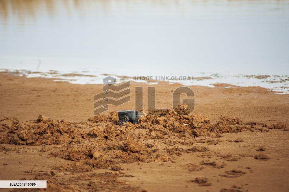 Drying Wetland Fuels Dust Storm Crisis - Iran