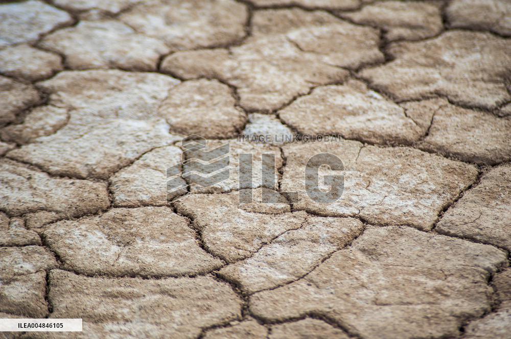 Drying Wetland Fuels Dust Storm Crisis - Iran