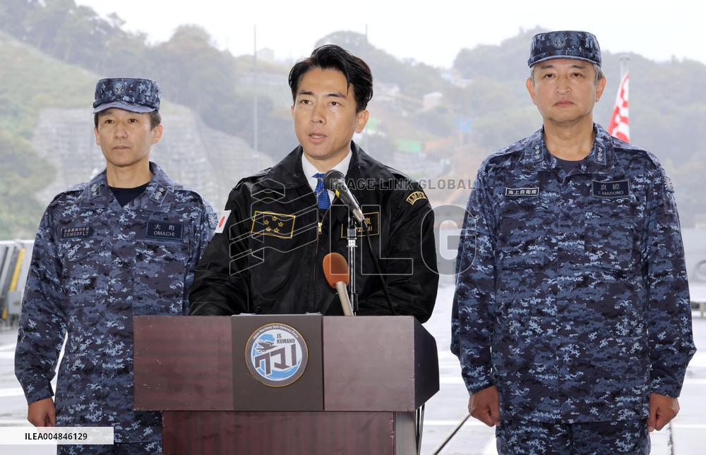 Defense Minister Koizumi visits MSDF Yokosuka base