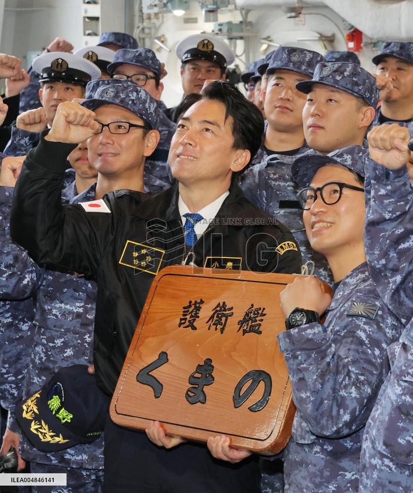 Defense Minister Koizumi visits MSDF Yokosuka base
