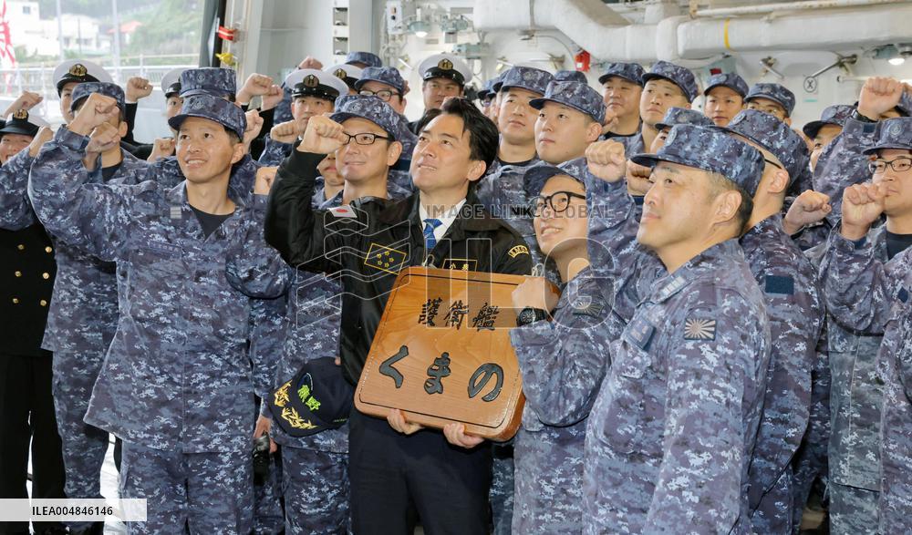 Defense Minister Koizumi visits MSDF Yokosuka base