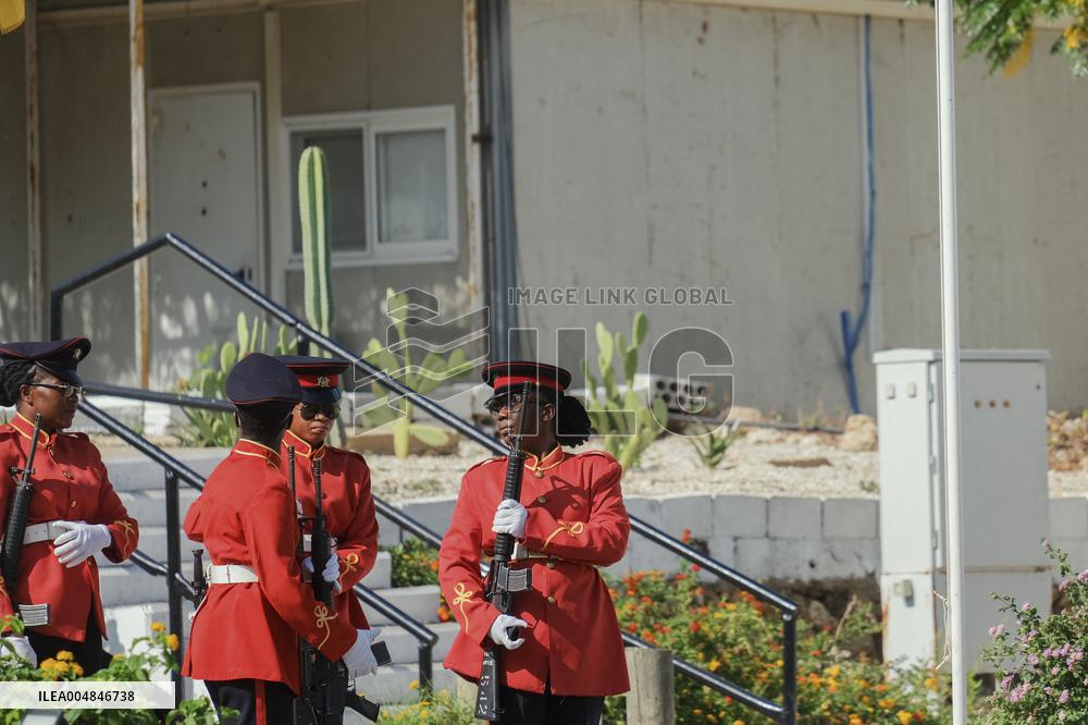 Lebanese FM Tours UNIFIL HQ